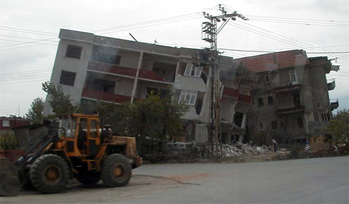 На фотографии показаны последствия землетрясения в Турции.